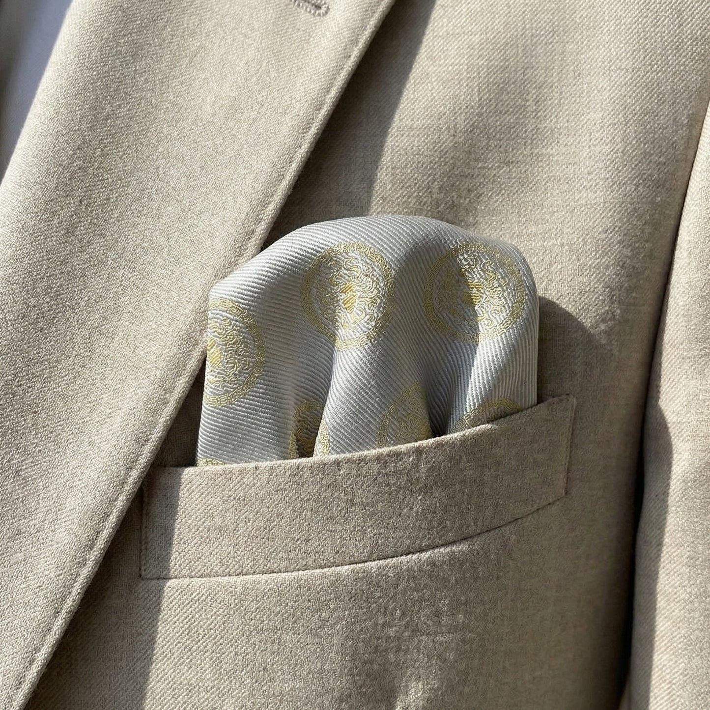 Medusa Pocket Square Grey & Gold
